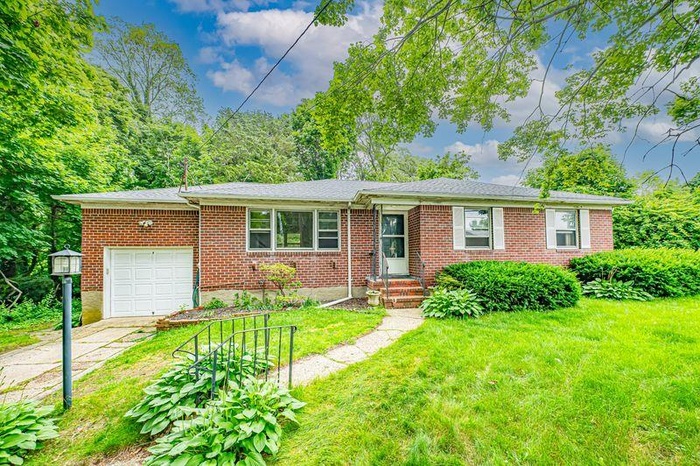 Welcome to 83 Bellerose Ave