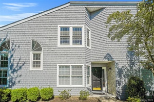End unit in Desirable Gated Lakebridge Club Community.