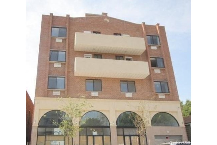 View of apartment building / complex