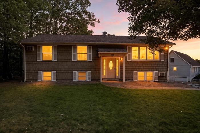 Bi-level home featuring a front yard