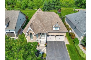Discover UNPARALLELED SERENITY and privacy in this EXCEPTIONAL BUNGALOW, perfectly situated within a close knit, PRIVATE quiet community.