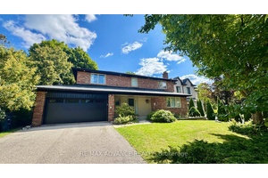 Exceptionally Executive Home in Prestigious Fifeshire York Mills Neighbourhood !