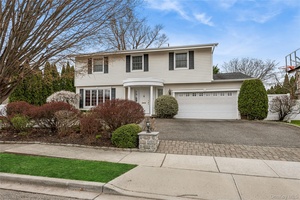 Welcome to 20 Sagamore ! This spacious splanch boasts a nice floorplan with 2 car garage, wood burning fireplace, full HVAC system amp ; much more.
