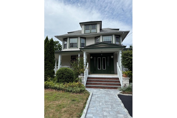 View of front of home featuring a porch and stucco siding