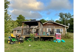 Great location on Rednersville Road in Prince Edward County !