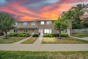 Welcome to this beautifully finished and well maintained 3 bed and 3 bath Townhouse in the desirable community of Forest Hill with low condo fees.