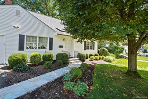 Lovely Cape Cod Home in the Sought After Ardsley School District !