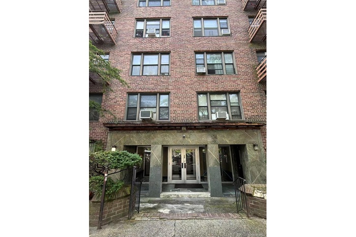 View of apartment building / complex with cooling unit