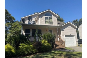 Welcome home to 134 Yaphank Rd, Coram, NY 11727 !
