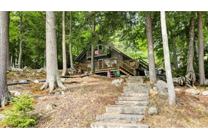 Welcome to Jack Lake ! From the moment you arrive, you'll experience that true Canadian cottage feel, surrounded by towering trees, striking rock outcroppings, and a perfect sandy beach for ...