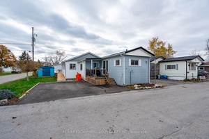 Welcome to 4588 Martha Lane in Beamsville's Golden Horseshoe Estates.