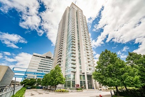 Exceptional corner unit in luxury Monarch condo penthouse series Bright amp ; spacious 9' ceiling Floor to ceiling windows 2 walk out to open balcony Breathtaking view with iconic CN ...