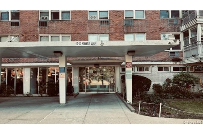 View of apartment building / complex