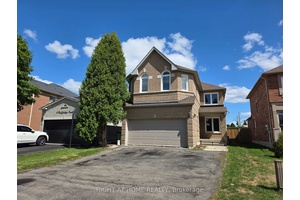 4 Bedroom Home With 2 Car Garage amp ; 4 Car Parking In Popular Area Of North Brampton.
