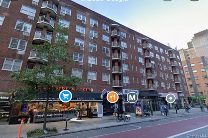 View of apartment building / complex