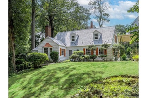 Charming Colonial Cape in Manhasset Bay Estates Welcome to this delightful 4 bedroom, 2 bath home nestled in Manhasset Bay Estates.