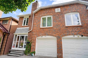 Ravine Lot ! Walk Out Basement !