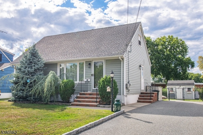 Front w Driveway & Shed