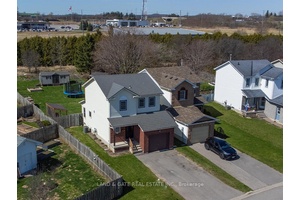 Price to SELL ! Whether you are buying your first home or downsizing, this home is perfect for you.