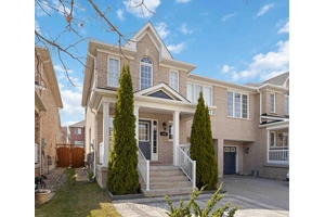 This beautifully maintained townhouse is located in the sought after Woodland Hills community of Newmarket.