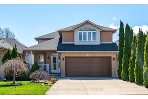 Discover this beautifully upgraded 6 bedroom gem located on the Hamilton Mountain just steps from Limeridge Mall and everything urban living has to offer !
