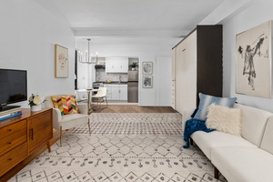 A peaceful and flexible studio that offers both charm and functionality in the heart of Chelsea.