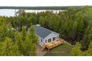 Located a stone's throw away less than a five minute walk from Singing Sands Beach, you'll never have to arrange or pay for parking to enjoy the warm waters of ...