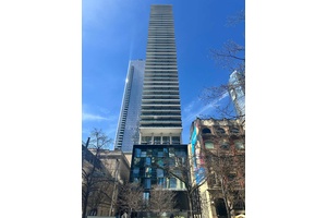 Theatrical Living At Theatre Park In The Heart Of Toronto's Entertainment amp ; Financial Districts.