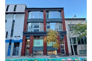 Gorgeous Brick amp ; Beam Character Office One City Block East Of Yonge St And Within A Short 400M Walk Of The Ttc Queen And King Subway Stations.