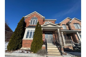 Well Maintained And Renovated Detached House Loacated In High Demand South Cornell !