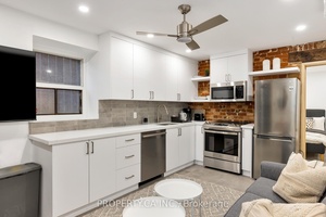 Stunning Newly Renovated 1 Bedroom in the Heart of Cabbagetown !