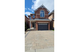 Welcome to this stunning 4 bedroom detached home in a desirable, family friendly neighborhood !