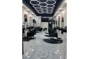 Turn key operation, Barber shop business for sale in Georgetown, located in a very busy area with great exposure, this barber shop in well designed and perfect layout, offering 7 ...