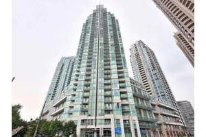 A Must See ! This 932 Sq Ft 1Bdrm Den Has 9Ft Ceilings, Open Concept, Upgraded Kitchen And Massive Terrace !