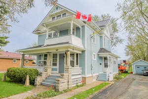 Nearly 1 acre lot in the city !