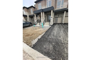 approx 2 years new model townhouse, lot of windows, south facing backyard, funcitonal open concept, large kitchen island, loads of upgrades 9 Ft ceiling an hardwood on both flors, pot ...