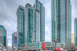 Welcome To Sought After Pinnacle Center !