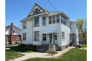 Turn key 4 plex in Trenton West side in a central location just a few blocks from downtown.