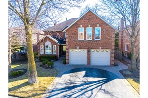 2764 Rosewood Lane, an impeccably renovated home blending sleek sophistication w modern functionality.