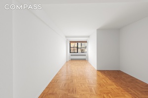 Bright and generously sized junior 4 that is currently configured as a 2 bedroom but could easily be converted to its original 1 bedroom layout with a dining area off ...