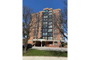 2 bedroom plus solarium. Over 1000 sq.