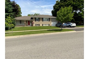 Immaculate 3 Level Side Split in a highly desirable neighbourhood !