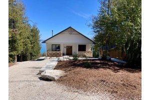This exceptional new build offers a harmonious blend of modern elegance, tranquil living, and breathtaking natural beauty.