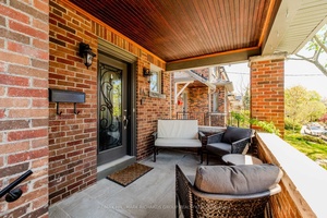 Looking for space, style, and a seriously good location ?