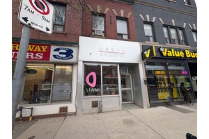 Spacious Retail Space With High Ceilings, Ready For Your Next Business !