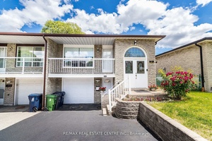 Welcome to Urban Oasis in North York A meticulously RENOVATED home that seamlessly blends modern elegance with comfort Thoughtful Renovation No detail was spared in transforming this house into a ...