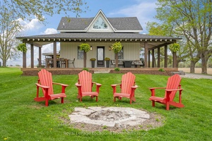 Charming Country Retreat with Stunning Views !