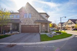 Spectacular, townhome close to downtown Grimsby amp ; Niagara Escarpment.