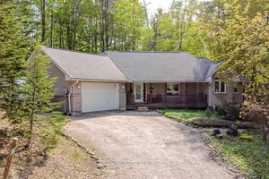 Welcome to this exceptional bungalow nestled in the heart of Horseshoe Valley, one of the most sought after communities in the region.