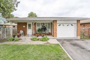 MAIN FLOOR UNIT FOR RENT Bright and spacious 3 bedroom, 1 bath main floor unit with 2 level in a beautifully maintained, located in a desirable Hamilton Mountain neighborhood.